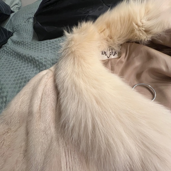 Gorgeous mink coat/stroller with fox collar I believe. - Picture 5 of 6